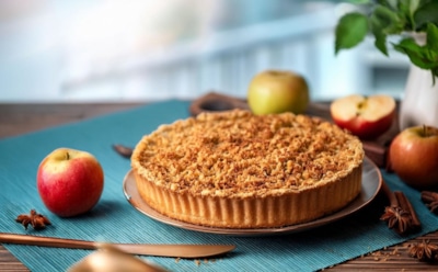 Немного теста, немного яблок — и дом пахнет уютом и счастьем: этот пирог кончается быстрее, чем успевает остыть