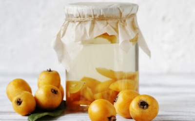 Компот из мушмулы поднимет вам настроение зимними вечерами: заготавливайте с запасом — улетает на счет раз