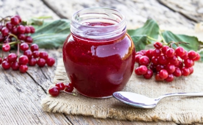 Ягодка к ягодке — яркое лакомство: этот джем из калины греет лучше пледа — зимой без него не обойтись