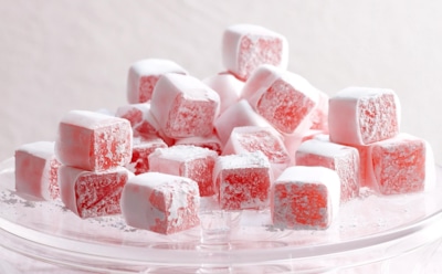 Беру варенье и крахмал — и получаю десерт, достойный падишаха: эта сладость сразу уносит в сказку — достаточно только попробовать