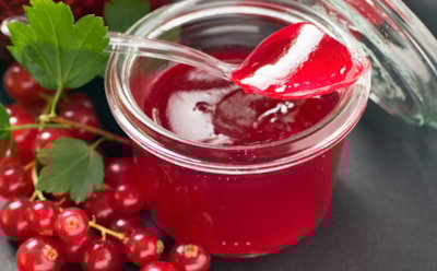 Открыли баночку желе — и никакие морозы не страшны: эта заготовка из красной смородины подарит вам уют зимой