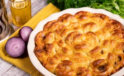 «Чайная роза» на тарелке — счастье в животе: с этим пирогом любой ужин становится куда уютнее