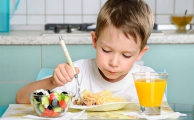 Ошибки родителей: педиатр Казаков описал лучший завтрак для школьника