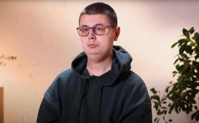 Две женщины на одной кухне: история Артема Иванова, участника шоу «Маменькин сынок»