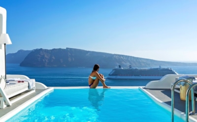 Упала у бассейна — очнулась филологом: невероятный случай в Таиланде