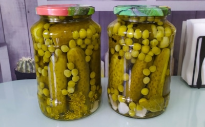 Заготовьте так огурцы и горошек — и Новый год встретит вас готовым оливье