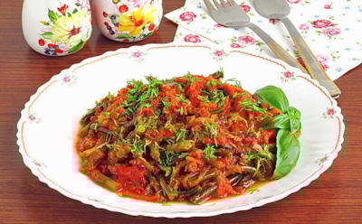 Чесночные стрелки вместо перца: уникальное лечо с пикантным вкусом