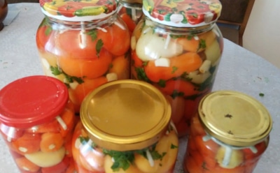 Маринованные помидоры с сельдереем и чесноком — классические томаты покажутся вам скучными