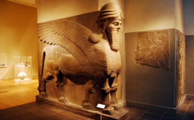 Гигантский исполин: в Ираке нашли 6-метрового крылатого быка с лицом человека