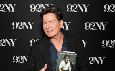 Густые волосы и подтянутая фигура: гуляка Чарли Шин раскрыл секрет привлекательности в 60 лет