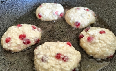 Завтрак, который укрепляет сердце: нежные сырники с боярышником — новый хит осени