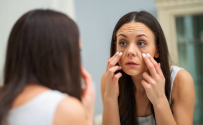 Синяки под глазами больше не проблема: эти простые рекомендации возвращают свежий вид