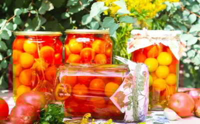 Уксус не нужен: готовлю помидоры так — семья хрустит и просит добавки