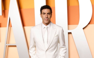 53-летний Саша Барон Коэн закрутил роман с 27-летней моделью для взрослых