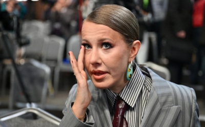 Собчак обрушилась на Стрелец из-за намека на ее "проклятые интервью"