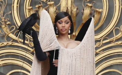 Беременная Карди Би сообщила о болезненной операции по уменьшению ягодиц