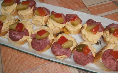 Каждый бутерброд с колбасой приближает к раку — эксперт предупредил об опасности