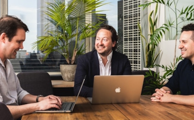 Когда неконтролируемый смех требует визита к врачу: что скрывают внезапные приступы