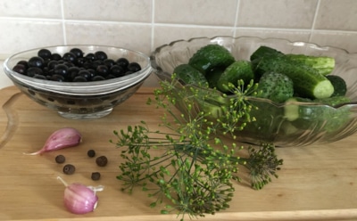 Хруст и кислинка в одном: огурцы со смородиной удивят гостей за столом