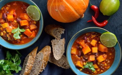 Для души и желудка: нежный тыквенный айнтопф с картофелем и зеленью — вкус осени в каждой ложке