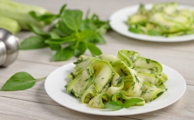 Кабачковая свежесть круглый год: этот салат с укропом покорит вас простотой и вкусом