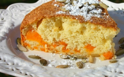 Пышная шарлотка с тыквой: осенний аромат на всю кухню — соседи аж облизываются за стеной