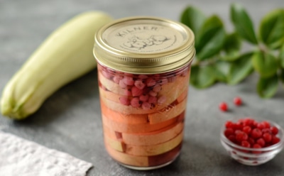 Этот вкус вы не забудете: кабачки с ягодами и горошком — необычная заготовка, которая удивит зимой