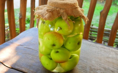 Хит осени от предков: яблоки с хреном в рассоле — вкус, который возвращает к истокам