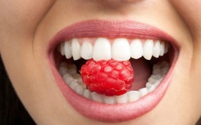 Виноват не сахар: стоматолог раскрыла настоящую причину кариеса