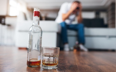 Не ждать — действовать: названы меры спасения при алкогольном отравлении