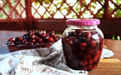 Не для сладкоежек: остро-сладкие вишни в винном уксусе доведут любое блюдо до совершенства