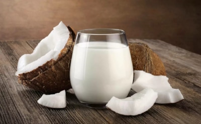 Не такая уж и польза: врач рассказал, чем опасно кокосовое молоко