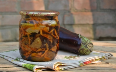 Кто попробует — влюбится: баклажаны с морковкой и чесноком — зимой пальчики оближешь