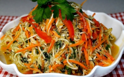 Нравится корейская морковка — полюбите и патиссоны: эта закуска покорит вас с первой ложки