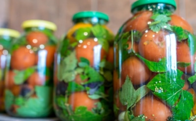 Вместо укропа — виноградные листья: эти помидоры станут хитом консервации в вашей семье