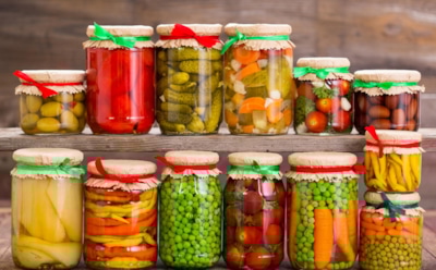 Варенье не взорвется, а огурцы останутся хрустящими: лайфхаки для идеальной консервации
