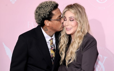 Шер на грани расставания с молодым возлюбленным: правда о романе певицы с Александром Эдвардсом