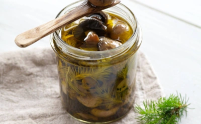 Чеснок, розмарин и немного магии: эти шампиньоны станут звездой зимнего стола