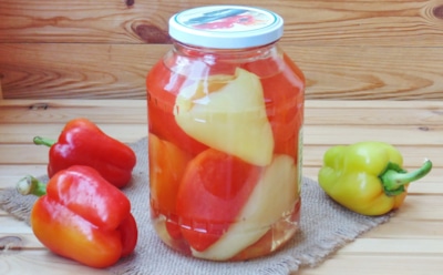 Яркий перец с чесноком станет главным хитом зимы: универсальная заготовка, которая согревает в холода