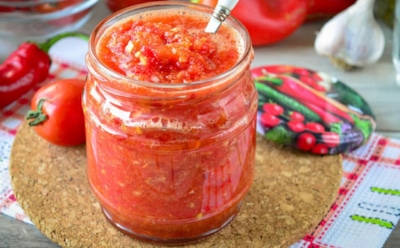 Яркие овощи на долгую зиму: этот салат поможет продлить лето для всей семьи