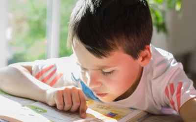 Если ребенок путает буквы: нейропсихолог назвала признаки дислексии, которые важно не пропустить