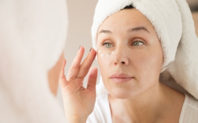 Когда в мешках не усталость: случаи, в которых отеки под глазами сигнализируют о сбоях в организме