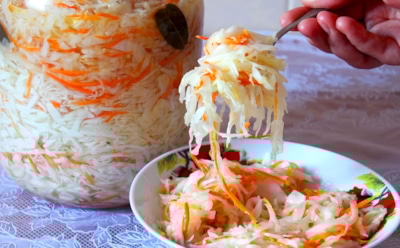 Вместо кадки — банка: с этими советами ваша квашеная капуста не испортится — до самой весны