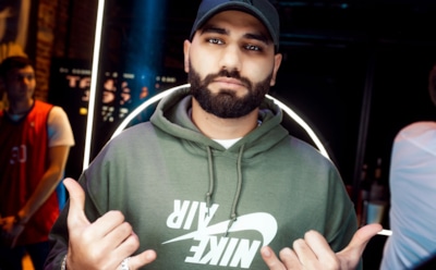 Рэпер Hammali стал отцом и показал трогательный момент семейного счастья