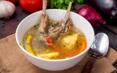 Ощутите теплый аромат деревни: этот суп с бараниной заменит и ужин, и разговор у печи