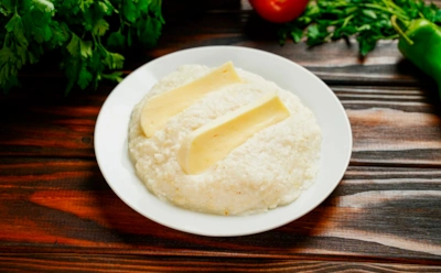 Когда простота становится удовольствием: мамалыга с сыром — идеальный гарнир и сытный обед