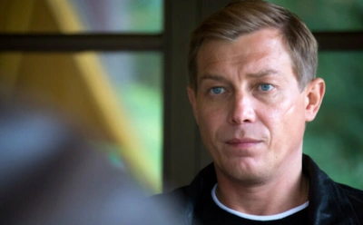 Судьбоносная встреча в магазине: история любви актера Александра Бухарова и его жены Елены