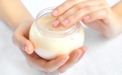 Защита от шелушений и холода теперь доступнее: 2 спасительных домашних рецепта крема для рук