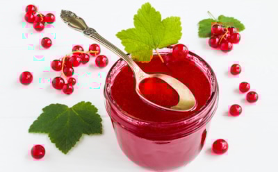 Рубиновая магия ягод: это пюре из красной смородины легко спасет от зимней хандры
