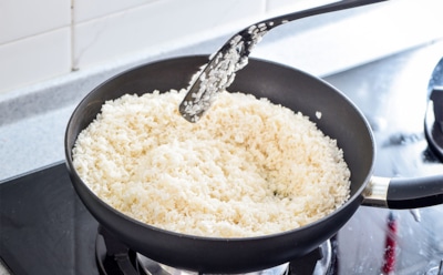 Как приготовить рассыпчатый рис на сковороде: простые правила, которые делают вкус идеальным